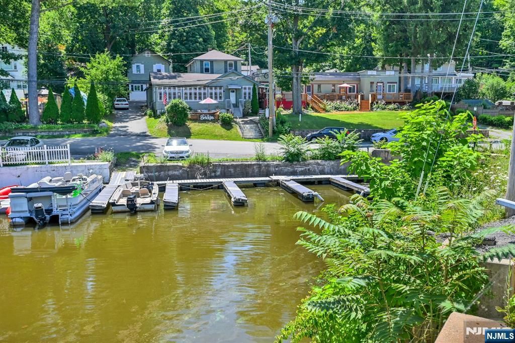 52 Sterling Road, Greenwood Lake, NY 10925