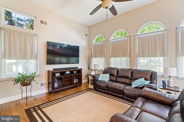 11 JUMPING BROOK LN, Barnegat, NJ 08005