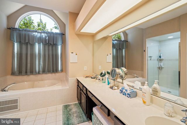 11 JUMPING BROOK LN, Barnegat, NJ 08005