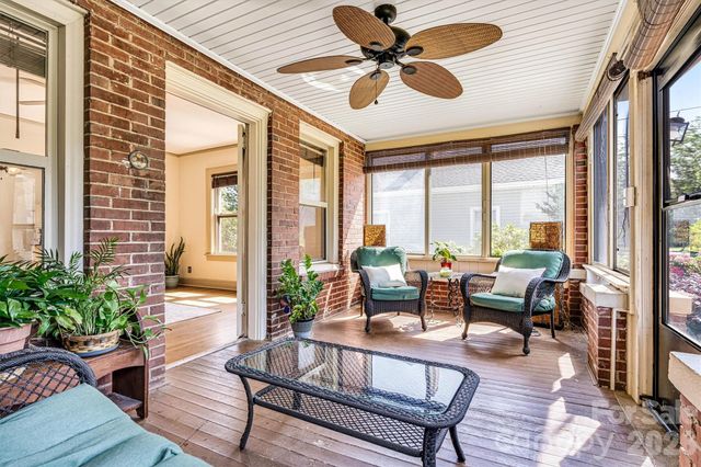 220 W 8th Street, Newton, NC 28658