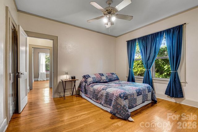 220 W 8th Street, Newton, NC 28658