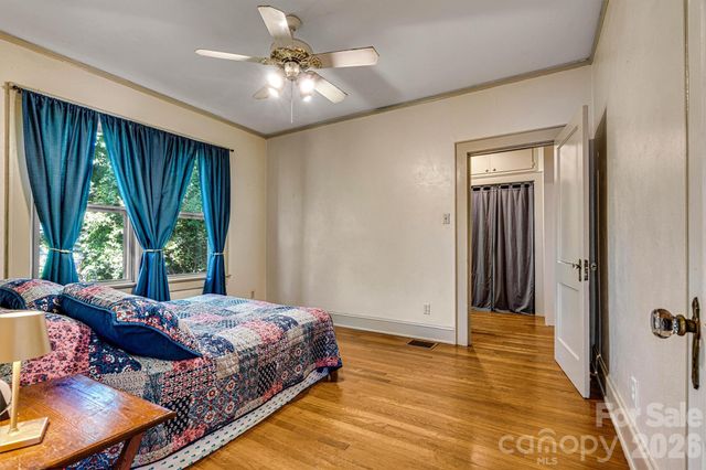 220 W 8th Street, Newton, NC 28658
