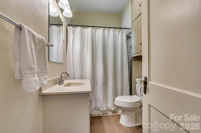 220 W 8th Street, Newton, NC 28658