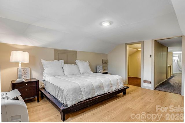 220 W 8th Street, Newton, NC 28658