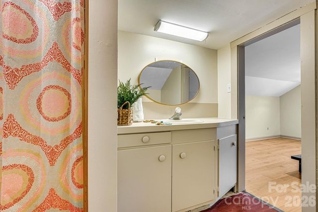 220 W 8th Street, Newton, NC 28658