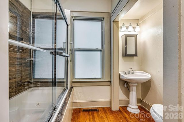 220 W 8th Street, Newton, NC 28658