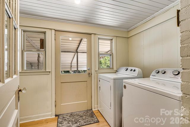 220 W 8th Street, Newton, NC 28658