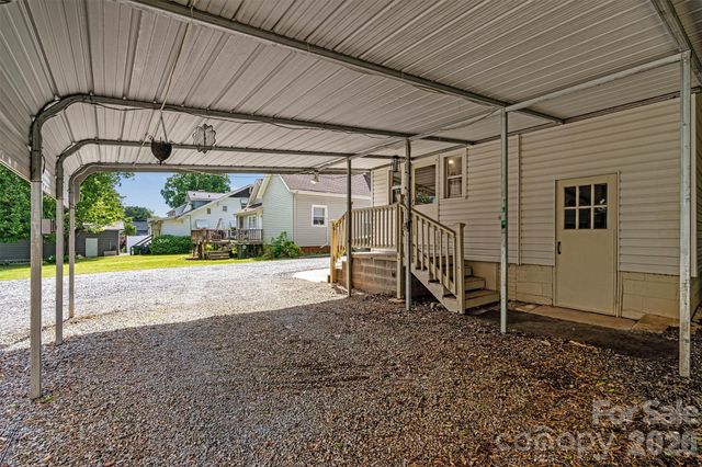 220 W 8th Street, Newton, NC 28658