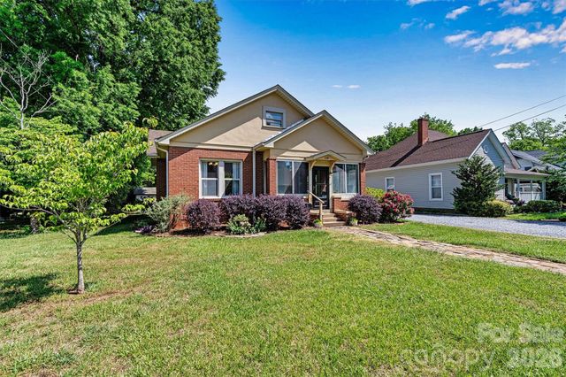220 W 8th Street, Newton, NC 28658