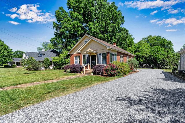 220 W 8th Street, Newton, NC 28658