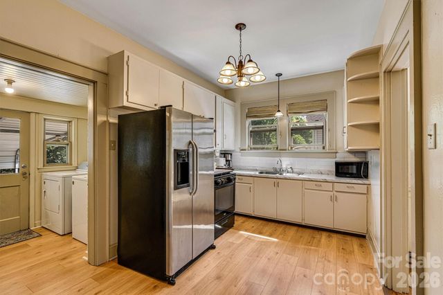 220 W 8th Street, Newton, NC 28658