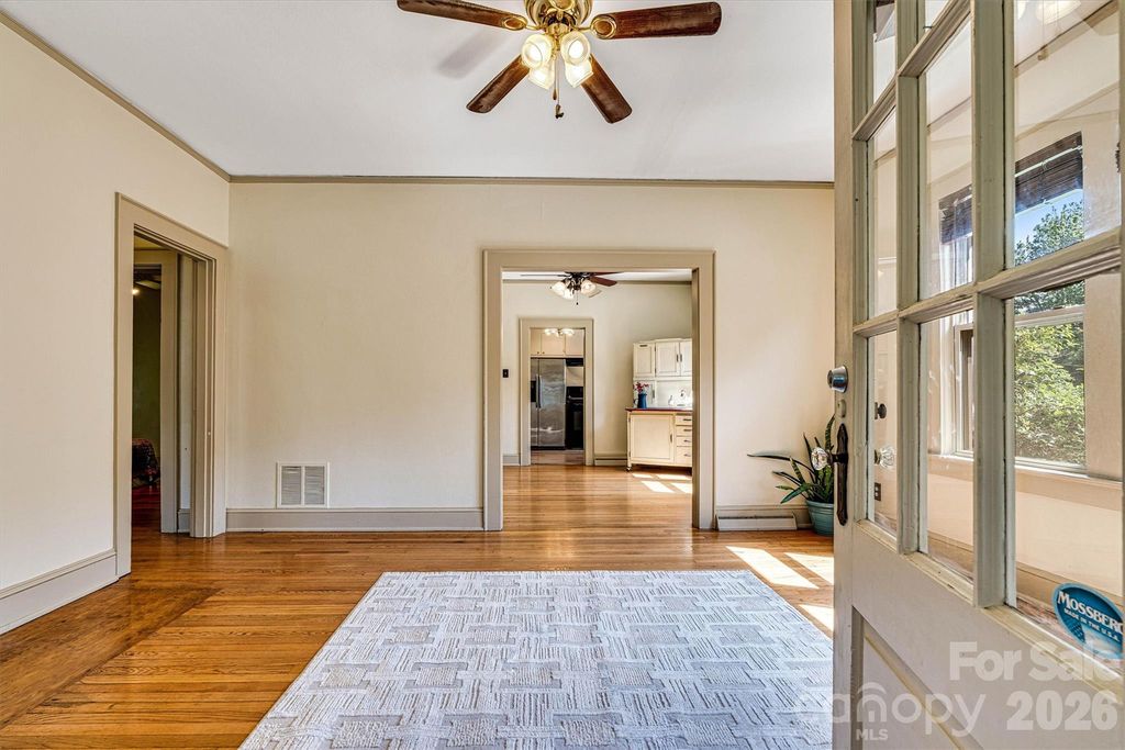 220 W 8th Street, Newton, NC 28658