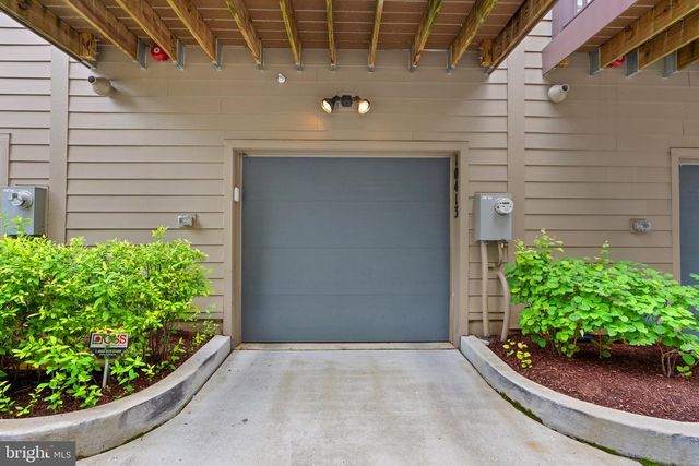 10413 FERNWOOD RD, Bethesda, MD 20817