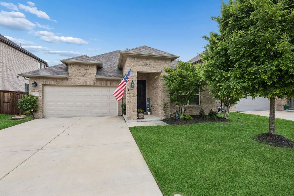10324 Lakemont Drive, Fort Worth, TX 76131