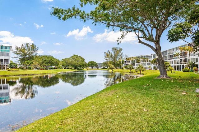 2130 Cambridge F 2130, Deerfield Beach, FL 33442