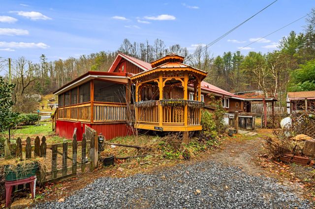 814 Little Creek Road, Burnsville, NC 28714