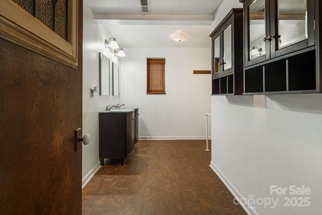 814 Little Creek Road, Burnsville, NC 28714