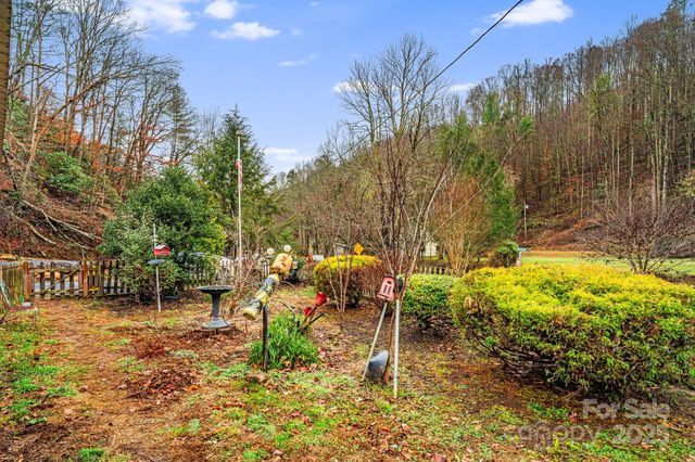 814 Little Creek Road, Burnsville, NC 28714