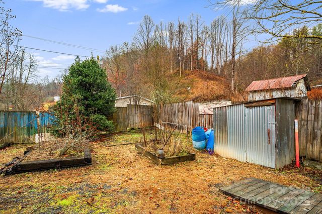 814 Little Creek Road, Burnsville, NC 28714