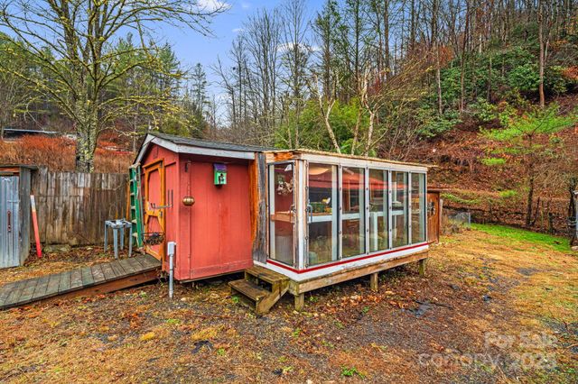 814 Little Creek Road, Burnsville, NC 28714