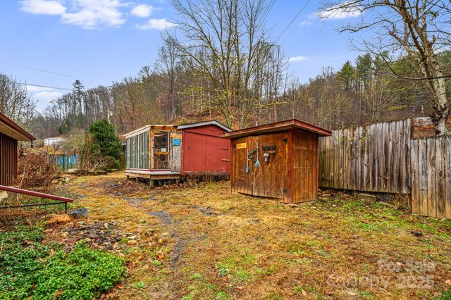 814 Little Creek Road, Burnsville, NC 28714