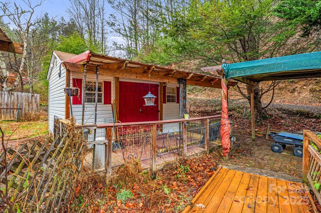 814 Little Creek Road, Burnsville, NC 28714