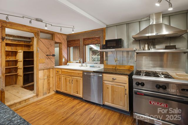 814 Little Creek Road, Burnsville, NC 28714