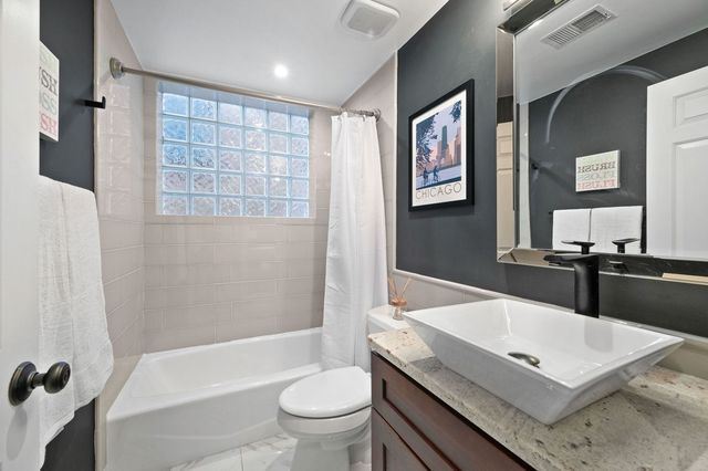 3752 N Fremont Street 2, Chicago, IL 60613