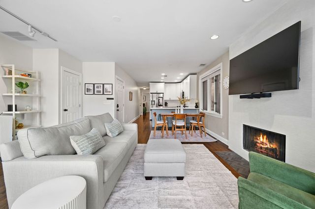 3752 N Fremont Street 2, Chicago, IL 60613
