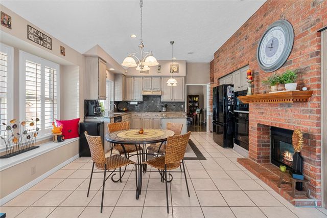 910 Knotty Elmwood Trail, Houston, TX 77062