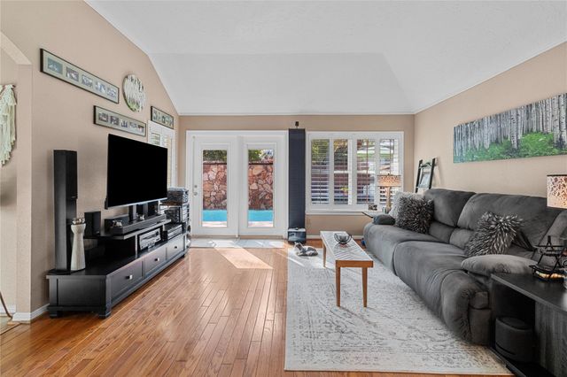 910 Knotty Elmwood Trail, Houston, TX 77062