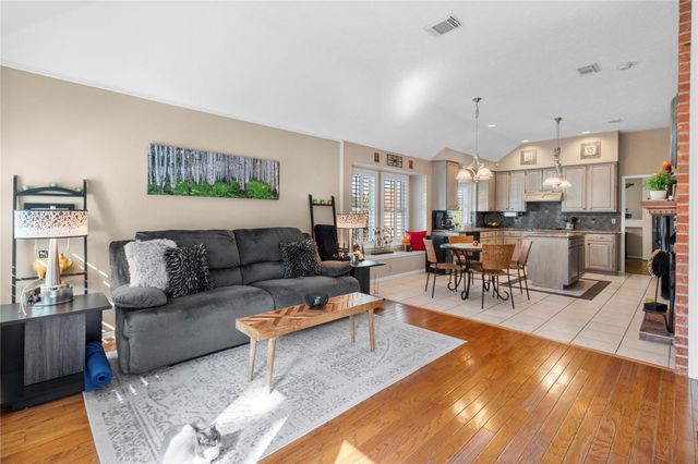 910 Knotty Elmwood Trail, Houston, TX 77062