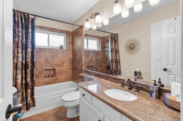 910 Knotty Elmwood Trail, Houston, TX 77062