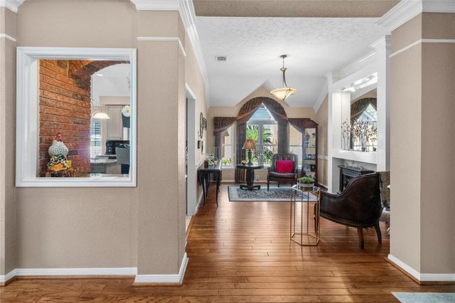 910 Knotty Elmwood Trail, Houston, TX 77062