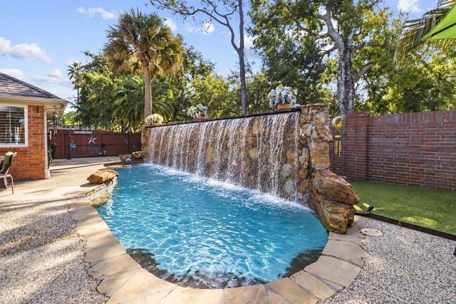 910 Knotty Elmwood Trail, Houston, TX 77062