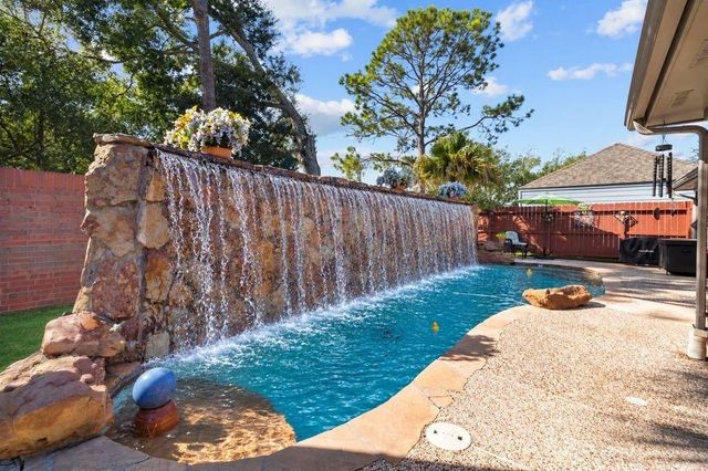 910 Knotty Elmwood Trail, Houston, TX 77062