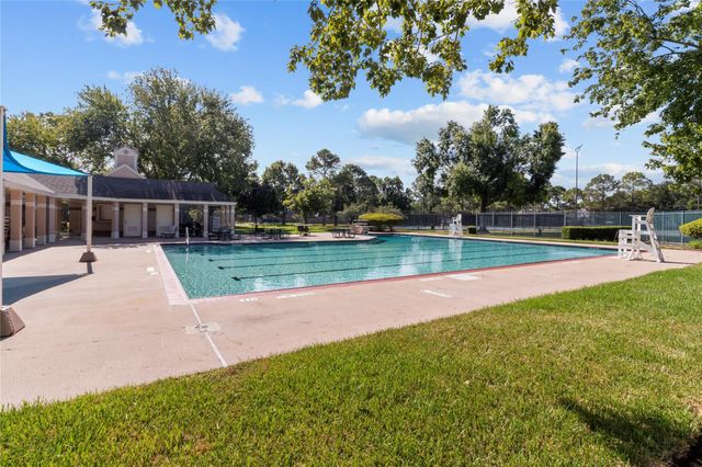 910 Knotty Elmwood Trail, Houston, TX 77062