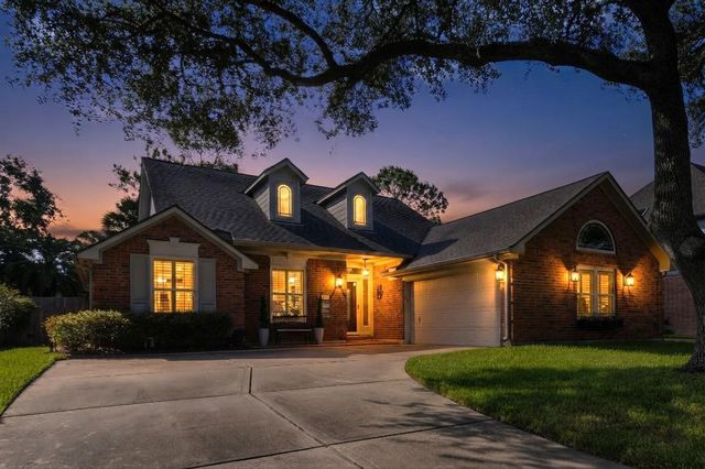 910 Knotty Elmwood Trail, Houston, TX 77062
