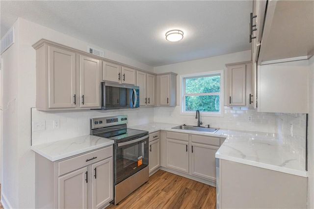 8855 Ann Avenue, Kansas City, KS 66112