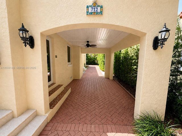 712 Navarre Ave, Coral Gables, FL 33134