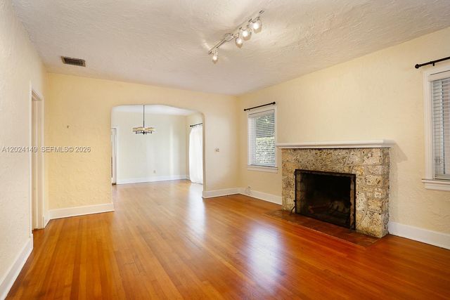 712 Navarre Ave, Coral Gables, FL 33134