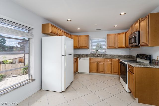 180 Cypress WAY E B212, Naples, FL 34110