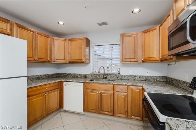 180 Cypress WAY E B212, Naples, FL 34110