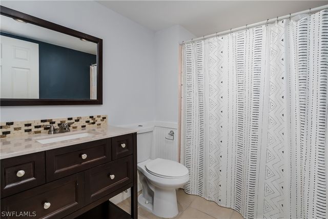 180 Cypress WAY E B212, Naples, FL 34110