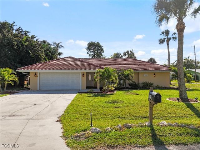158 Dow LN, North Fort Myers, FL 33917