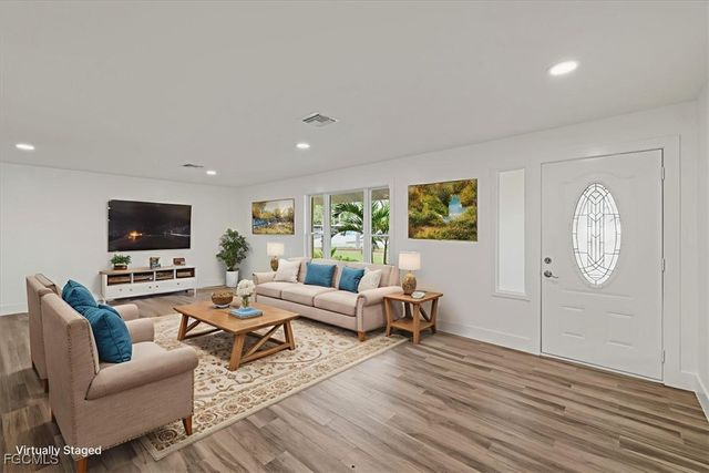 158 Dow LN, North Fort Myers, FL 33917