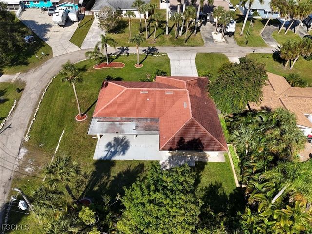 158 Dow LN, North Fort Myers, FL 33917