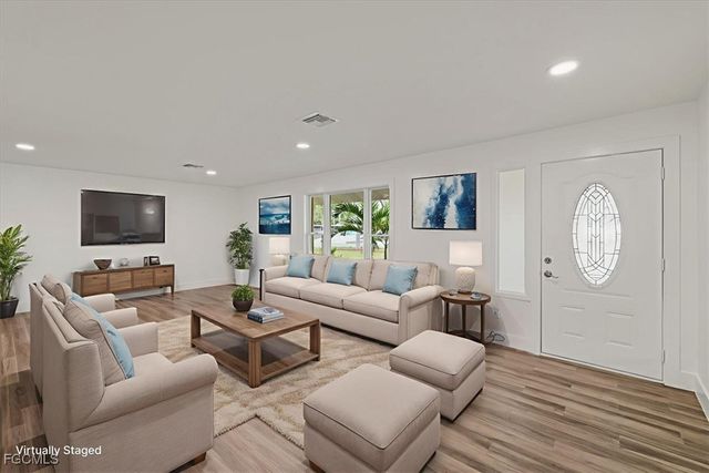 158 Dow LN, North Fort Myers, FL 33917