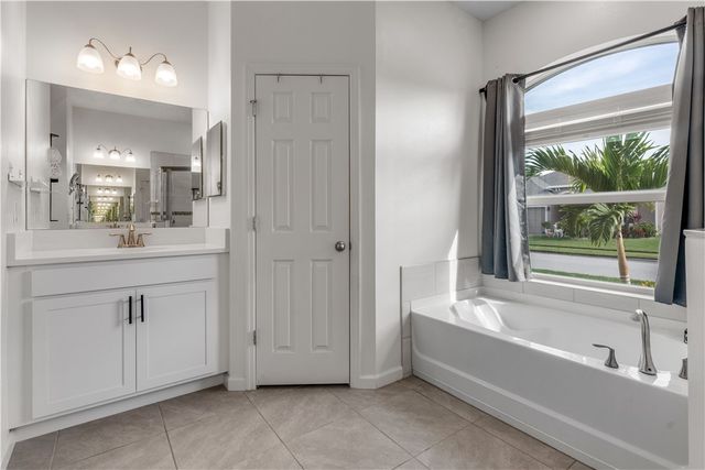 166 52nd Square, Vero Beach, FL 32968