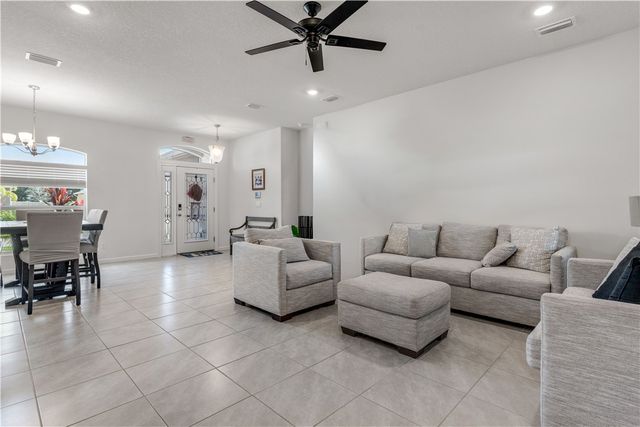 166 52nd Square, Vero Beach, FL 32968